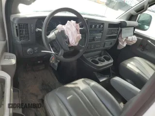 2021 GMC Savana Cargo z VIN 1GTW7AF76M1181413, wystawiony jako Copart lot #55313815 z przebiegiem Nie podano mil oraz Szkoda całkowita • Salvage title. Historia ofert i sprzedaży dostępna na DreamBid. Obrazek 8.