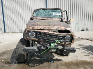 1988 Suzuki Samurai z VIN JS4JC51C6J4271251, wystawiony jako Copart lot #44574795 z przebiegiem 14 542 mil mil oraz Szkody całkowita. Historia ofert i sprzedaży dostępna na DreamBid. Obrazek 5.