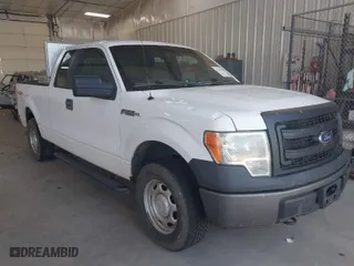 2014 Ford F-150 XL with VIN 1FTFX1EF9EKE41386, listed as a IAAI auction lot 40204338 with 215,536 mi miles. Bid and sale history available at carsss.com. Image 1.
