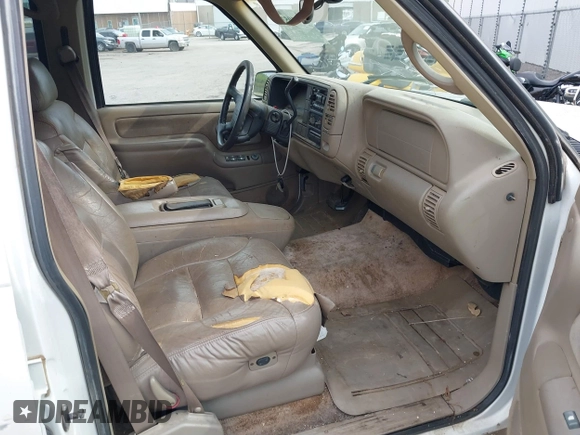 1997 GMC Yukon with VIN 1GKEC13R8VJ761054, listed as a IAAI auction lot 40070531 with 237,043 mi miles. Bid and sale history available at carsss.com. Image 5.