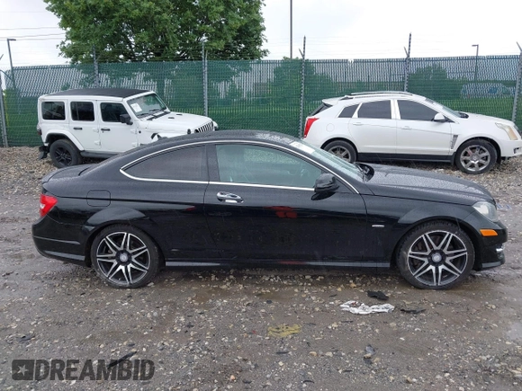 2014 Mercedes-Benz C 250 z VIN WDDGJ4HB0EG289247, wystawiony jako IAAI lot #42365526 z przebiegiem 75 420 mil mil oraz . Historia ofert i sprzedaży dostępna na DreamBid. Obrazek 13.