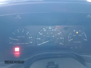 1995 Ford Taurus GL z VIN 1FALP524XSG154141, wystawiony jako Copart lot #77271544 z przebiegiem 72 118 mil mil oraz Czysty tytuł • Clean title. Historia ofert i sprzedaży dostępna na DreamBid. Obrazek 9.
