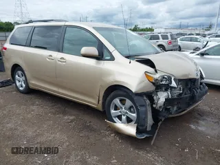 2012 Toyota Sienna LE AAS с VIN 5TDKK3DC5CS271534, выставлен на аукционе IAAI как лот 42335393 с пробегом 305 406 миль миль и . История ставок и продаж доступна на DreamBid. Изображение 1.