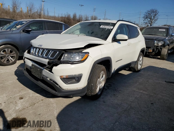 2018 Jeep Compass Latitude z VIN 3C4NJDBB5JT401315, wystawiony jako Copart lot #42822284 z przebiegiem 56 892 mil mil oraz Szkody całkowita. Historia ofert i sprzedaży dostępna na DreamBid. Obrazek 1.