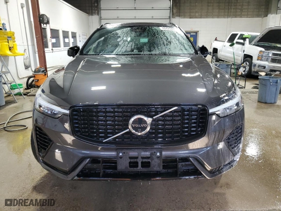 2022 Volvo XC60 Recharge Plug-In Hybrid R-Design with VIN YV4H60DMXN1009625, listed as a Copart auction lot 46420825 with 45,947 mi miles and Salvage Title. Bid and sale history available at carsss.com. Image 5.