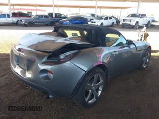 2006 Pontiac Solstice z VIN 1G2MB35B56Y112699, wystawiony jako IAAI lot #42279273 z przebiegiem 46 478 mil mil oraz . Historia ofert i sprzedaży dostępna na DreamBid. Obrazek 4.