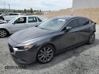 2020 Mazda 3 Select z VIN JM1BPACL7L1171987, wystawiony jako Copart lot #56228805 z przebiegiem 66 314 mil mil oraz Szkoda całkowita • Salvage title. Historia ofert i sprzedaży dostępna na DreamBid. Obrazek 1.