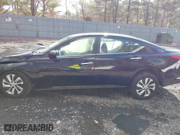 2022 Nissan Altima 2.5 S with VIN 1N4BL4BV3NN333521, listed as a IAAI auction lot 41523978 with 50,556 mi miles. Bid and sale history available at carsss.com. Image 13.