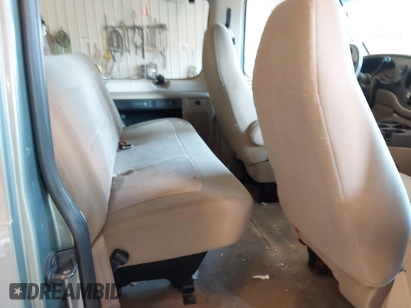 2006 Ford Econoline Passenger XL z VIN 1FMRE11L96DA99048, wystawiony jako IAAI lot #42673491 z przebiegiem 120 776 mil mil oraz . Historia ofert i sprzedaży dostępna na DreamBid. Obrazek 8.