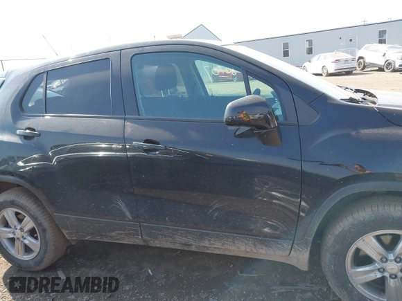 2022 Chevrolet Trax LS z VIN KL7CJNSM4NB551564, wystawiony jako IAAI lot #42066707 z przebiegiem 38 245 mil mil oraz . Historia ofert i sprzedaży dostępna na DreamBid. Obrazek 13.