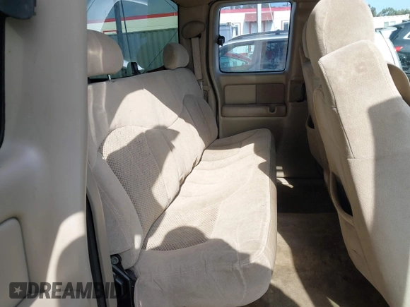 2001 Chevrolet Silverado 1500 LS with VIN 2GCEC19V111272435, listed as a IAAI auction lot 42040260 with 184,968 mi miles. Bid and sale history available at carsss.com. Image 8.