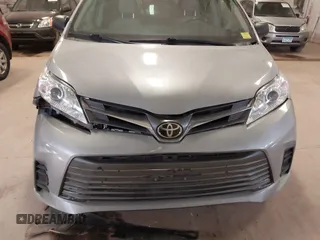 2018 Toyota Sienna XLE Auto Access Seat with VIN 5TDYZ3DC7JS916106, listed as a IAAI auction lot 42054782 with 274,474 mi miles. Bid and sale history available at carsss.com. Image 12.