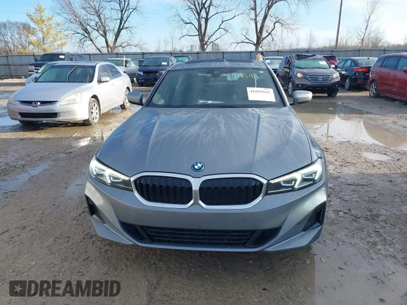 2023 BMW 3 Series 330e xDrive with VIN 3MW39FS01P8C81368, listed as a IAAI auction lot 41859161 with 72,648 mi miles. Bid and sale history available at carsss.com. Image 12.