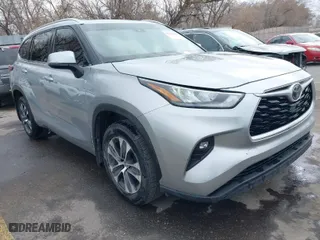 2020 Toyota Highlander XLE with VIN 5TDGZRBH1LS502142, listed as a IAAI auction lot 41819000 with 107,619 mi miles. Bid and sale history available at carsss.com. Image 1.