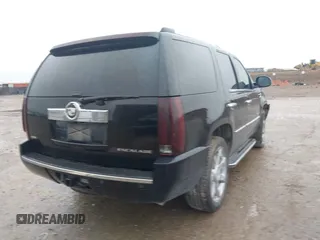 2010 Cadillac Escalade z VIN 1GYUKAEF7AR114664, wystawiony jako IAAI lot #41960278 z przebiegiem 138 327 mil mil oraz . Historia ofert i sprzedaży dostępna na DreamBid. Obrazek 4.
