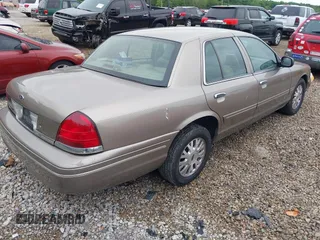 2004 Ford Crown Victoria LX с VIN 2FAFP74W74X114961, выставлен на аукционе IAAI как лот 42347867 с пробегом 170 867 миль миль и . История ставок и продаж доступна на DreamBid. Изображение 4.