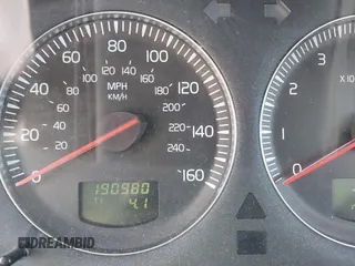 2003 Volvo S60 2.4L with VIN YV1RS61T932261689, listed as a IAAI auction lot 42088432 with 190,980 mi miles. Bid and sale history available at carsss.com. Image 7.