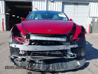 2024 Tesla Model Y z VIN 7SAYGDED4RF161518, wystawiony jako IAAI lot #41682252 z przebiegiem 6 844 mil mil oraz . Historia ofert i sprzedaży dostępna na DreamBid. Obrazek 6.