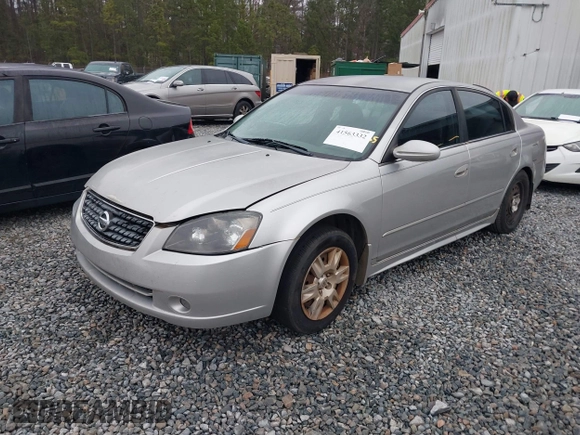 2005 Nissan Altima 2.5 S with VIN 1N4AL11D25C213465, listed as a IAAI auction lot 41563332 with 305,688 mi miles. Bid and sale history available at carsss.com. Image 2.