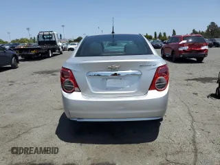 2014 Chevrolet Sonic LT z VIN 1G1JC5SH9E4199067, wystawiony jako Copart lot #61065235 z przebiegiem Nie podano mil oraz Szkoda całkowita • Salvage title. Historia ofert i sprzedaży dostępna na DreamBid. Obrazek 6.