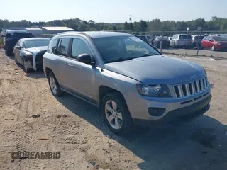 2015 Jeep Compass Sport with VIN 1C4NJCBB5FD110725, listed as a IAAI auction lot 40506090 with 132,207 mi miles. Bid and sale history available at carsss.com. Image 1.