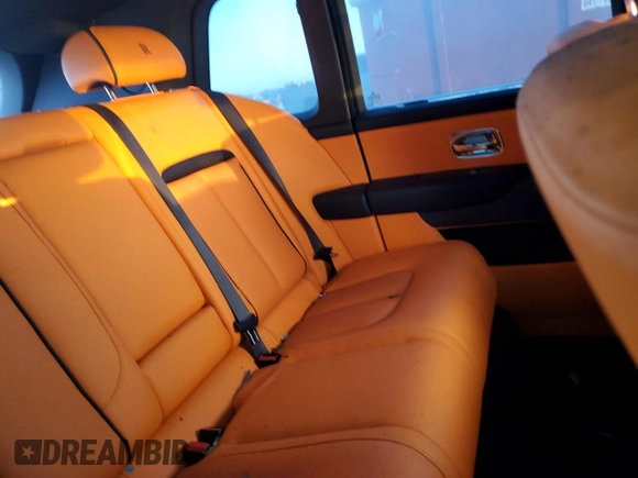 2023 Rolls-Royce Cullinan z VIN SLATV4C01PU217942, wystawiony jako Copart lot #78273314 z przebiegiem Nie podano mil oraz Szkody całkowita. Historia ofert i sprzedaży dostępna na DreamBid. Obrazek 11.