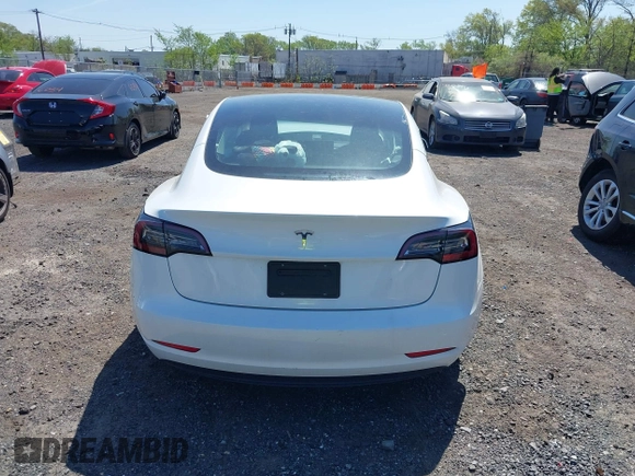 2023 Tesla Model 3 z VIN 5YJ3E1EA5PF553275, wystawiony jako IAAI lot #42132154 z przebiegiem Nie podano mil oraz . Historia ofert i sprzedaży dostępna na DreamBid. Obrazek 16.