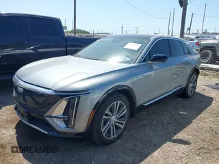 2024 Cadillac LYRIQ Luxury z VIN 1GYKPRRK7RZ122838, wystawiony jako IAAI lot #41958490 z przebiegiem Nie podano mil oraz . Historia ofert i sprzedaży dostępna na DreamBid. Obrazek 17.