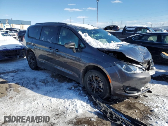 2020 Chrysler Pacifica Launch Edition z VIN 2C4RC3BG4LR270899, wystawiony jako Copart lot #45715205 z przebiegiem 71 409 mil mil oraz Nie do naprawy. Historia ofert i sprzedaży dostępna na DreamBid. Obrazek 4.