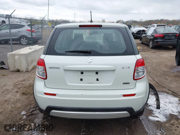 2007 Suzuki SX4 with VIN JS2YB413375110637, listed as a IAAI auction lot 42023013 with 226,585 mi miles. Bid and sale history available at carsss.com. Image 17.