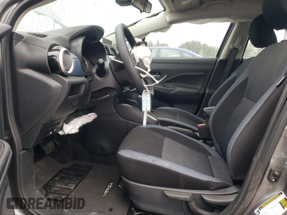 2025 Nissan Versa SV z VIN 3N1CN8EV6SL812476, wystawiony jako Copart lot #54607055 z przebiegiem 183 mil mil oraz Szkoda całkowita • Salvage title. Historia ofert i sprzedaży dostępna na DreamBid. Obrazek 7.