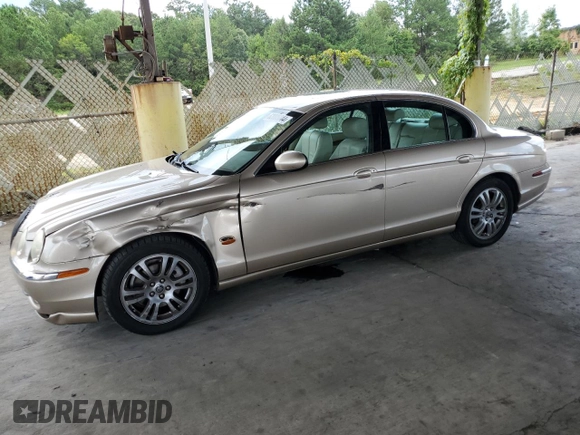 2003 Jaguar S-Type z VIN SAJEA01U53HM58399, wystawiony jako Copart lot #62006044 z przebiegiem 86 841 mil mil oraz Szkoda całkowita • Salvage title. Historia ofert i sprzedaży dostępna na DreamBid. Obrazek 1.