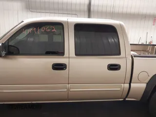 2006 Chevrolet Silverado 1500 LT1 with VIN 2GCEK13Z561329466, listed as a IAAI auction lot 41191062 with 208,661 mi miles. Bid and sale history available at carsss.com. Image 15.