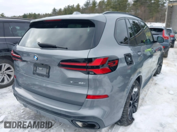 2024 BMW X5 xDrive40i z VIN 5UX23EU06R9S09659, wystawiony jako IAAI lot #41444238 z przebiegiem 26 923 mil mil oraz . Historia ofert i sprzedaży dostępna na DreamBid. Obrazek 4.