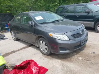 2009 Toyota Corolla z VIN 1NXBU40E39Z015612, wystawiony jako IAAI lot #42726378 z przebiegiem 57 017 mil mil oraz . Historia ofert i sprzedaży dostępna na DreamBid. Obrazek 1.