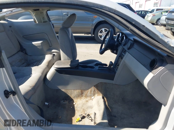 2007 Ford Mustang GT Deluxe with VIN 1ZVFT82H975213669, listed as a IAAI auction lot 39914279 with Not Provided miles. Bid and sale history available at carsss.com. Image 5.