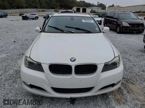 2011 BMW 3 Series 328i z VIN WBAPH7G53BNM58989, wystawiony jako Copart lot #79000604 z przebiegiem Nie podano mil oraz Nie do naprawy • Non repairable. Historia ofert i sprzedaży dostępna na DreamBid. Obrazek 5.