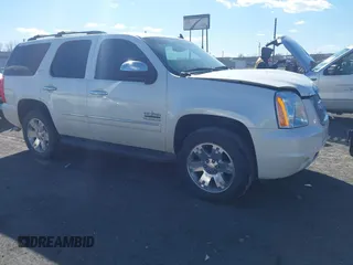 2014 GMC Yukon SLT with VIN 1GKS1CE01ER179379, listed as a IAAI auction lot 41717271 with 136,999 mi miles. Bid and sale history available at carsss.com. Image 13.