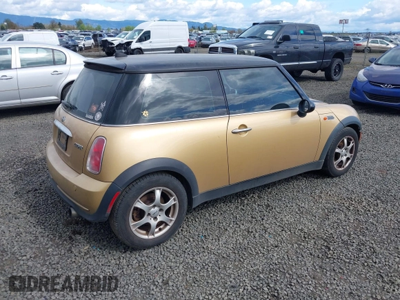 2005 MINI Hardtop with VIN WMWRC33555TK61361, listed as a IAAI auction lot 41940037 with 145,028 mi miles and . Bid and sale history available at DreamBid. Image 4.
