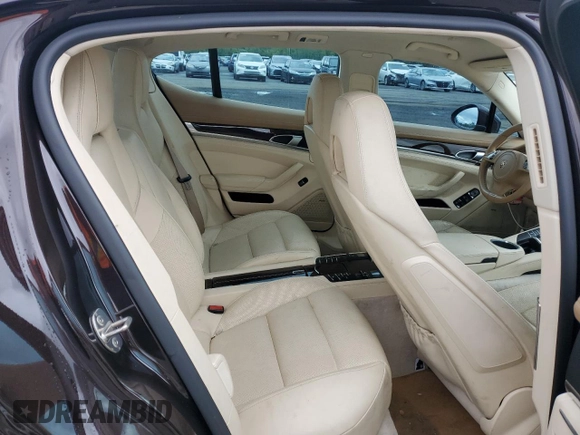 2010 Porsche Panamera S z VIN WP0AB2A7XAL062303, wystawiony jako Copart lot #57880055 z przebiegiem 137 131 mil mil oraz Szkoda całkowita • Salvage title. Historia ofert i sprzedaży dostępna na DreamBid. Obrazek 10.