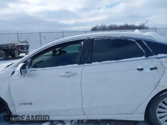2014 Ford Fusion SE Hybrid with VIN 3FA6P0LU8ER192043, listed as a IAAI auction lot 41617422 with 131,772 mi miles. Bid and sale history available at carsss.com. Image 14.