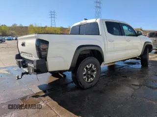 2020 Toyota Tacoma SR5 z VIN 5TFCZ5AN9LX230688, wystawiony jako Copart lot #55305165 z przebiegiem 50 381 mil mil oraz Szkoda całkowita • Salvage title. Historia ofert i sprzedaży dostępna na DreamBid. Obrazek 3.