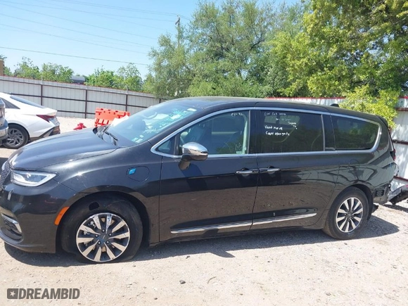 2023 Chrysler Pacifica Hybrid Limited with VIN 2C4RC1S73PR588684, listed as a IAAI auction lot 42009317 with 45,372 mi miles. Bid and sale history available at carsss.com. Image 15.