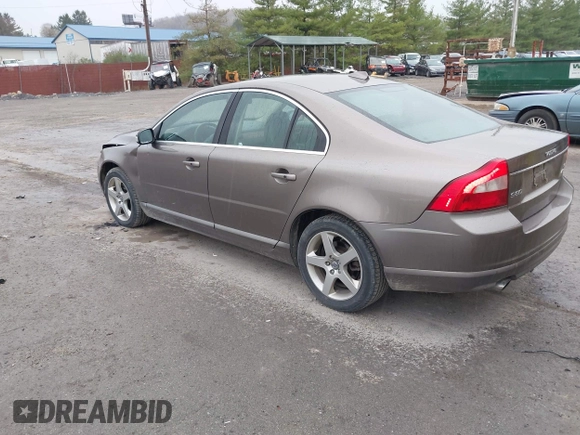 2008 Volvo S80 3.0L Turbo with VIN YV1AH992681073945, listed as a IAAI auction lot 42019998 with 243,340 mi miles. Bid and sale history available at carsss.com. Image 3.