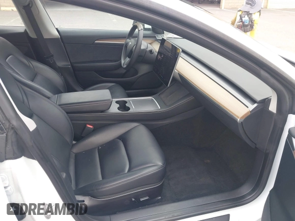 2023 Tesla Model 3 z VIN 5YJ3E1EA8PF437584, wystawiony jako IAAI lot #42112679 z przebiegiem 52 574 mil mil oraz . Historia ofert i sprzedaży dostępna na DreamBid. Obrazek 5.