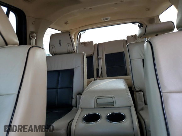 2010 Lincoln Navigator z VIN 5LMJJ2H55AEJ00251, wystawiony jako Copart lot #57024045 z przebiegiem 225 918 mil mil oraz Czysty tytuł • Clean title. Historia ofert i sprzedaży dostępna na DreamBid. Obrazek 10.