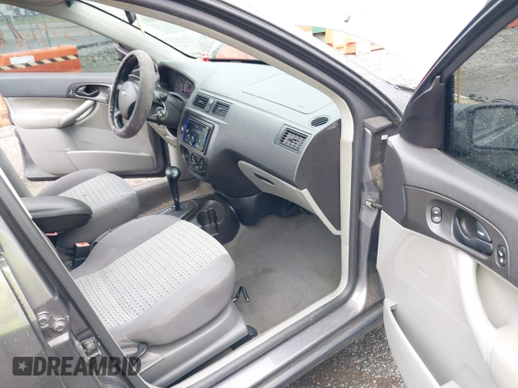 2007 Ford Focus S with VIN 1FAFP34N97W111639, listed as a IAAI auction lot 39914681 with 193,895 mi miles. Bid and sale history available at carsss.com. Image 5.