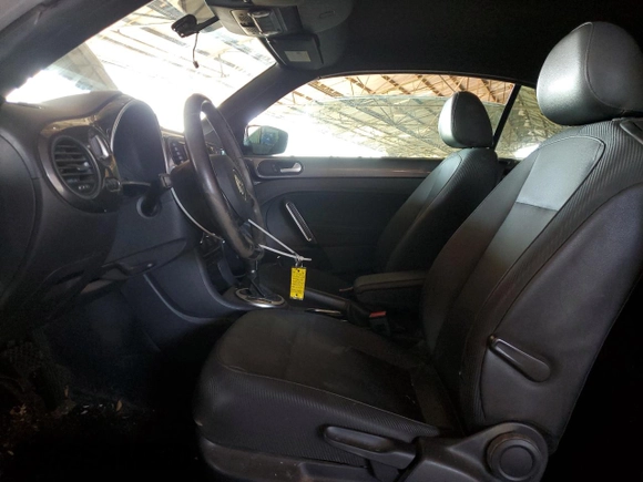 2016 Volkswagen Beetle Denim с VIN 3VW507AT8GM802601, выставлен на аукционе Copart как лот 60335415 с пробегом 71 163 миль миль и Списание • Salvage title. История ставок и продаж доступна на DreamBid. Изображение 7.
