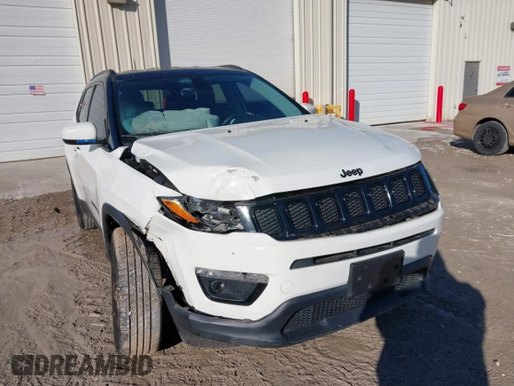 2018 Jeep Compass Latitude with VIN 3C4NJCBB3JT407916, listed as a IAAI auction lot 41333657 with 84,929 mi miles. Bid and sale history available at carsss.com. Image 6.