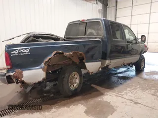 2001 Ford Super Duty F-250 XL with VIN 1FTNW21FX1EC34184, listed as a IAAI auction lot 40381913 with 230,400 mi miles. Bid and sale history available at carsss.com. Image 4.
